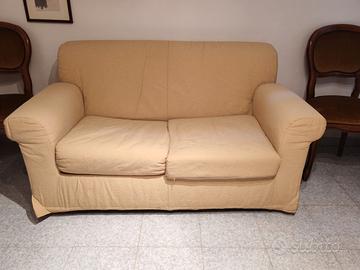 GRAZIOSO DIVANETTO DUE POSTI COLOR BEIGE