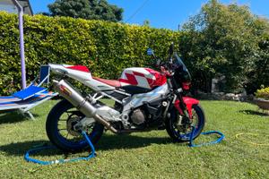 Aprilia Tuono 1000 v2