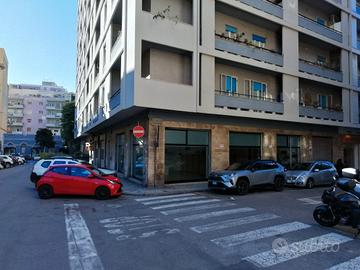 Adiacente Viale Trieste - Ampio locale commerciale