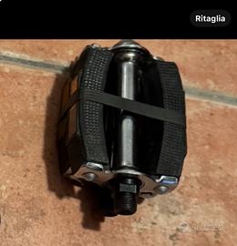 Pedali bicicletta ovali