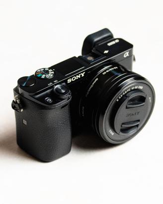 Fotocamera Sony a6000L, kit con 16-50mm f/3.5-5.6
