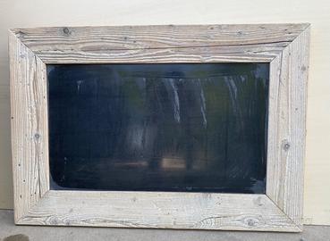 Lavagna da parete con cornice in legno sbiancato