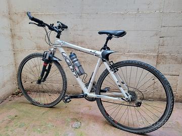 Bicicletta Felt
