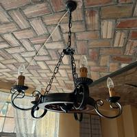 Lampadario a fomra di ruota cariola