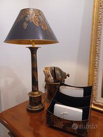 lampada con accessori decorativi