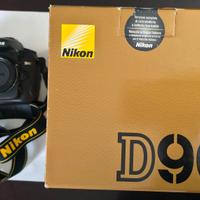 Macchina fotografica reflex Nikon D90, solo corpo.