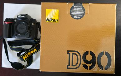 Macchina fotografica reflex Nikon D90, solo corpo.