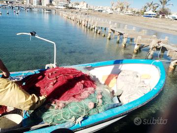 Barca  per mare a motore