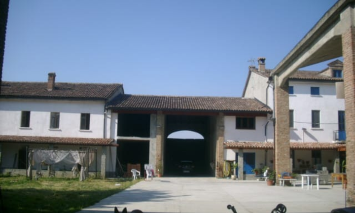 Cascina nella campagna alessandrina