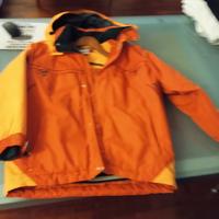 Abbigliamento invernale per giovane ragazzo