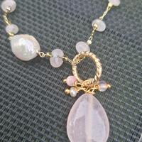 collana lunga in quarzo rosa 