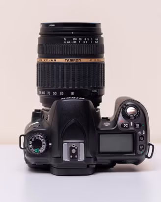 Nikon D80 reflex 10mp DX CCD + Tamron 18 200 XR
