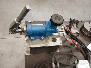 pompa manuale ad olio