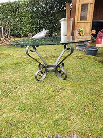 Tavolino in cristallo e ferro battuto 