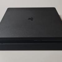 Ps4 con controller e giochi ps4