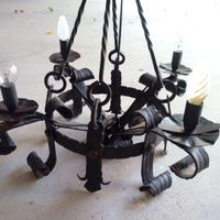 Lampadario in ferro battuto