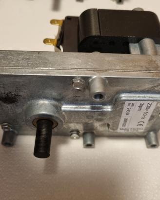 Motoriduttori e componenti stufa pellet