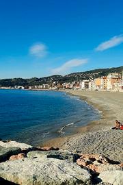 VARAZZE CENTRO e VICINO MARE
