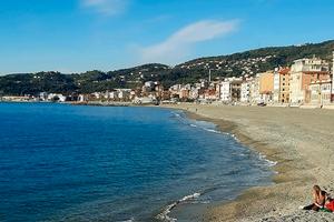 VARAZZE CENTRO e VICINO MARE