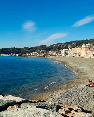 VARAZZE CENTRO e VICINO MARE