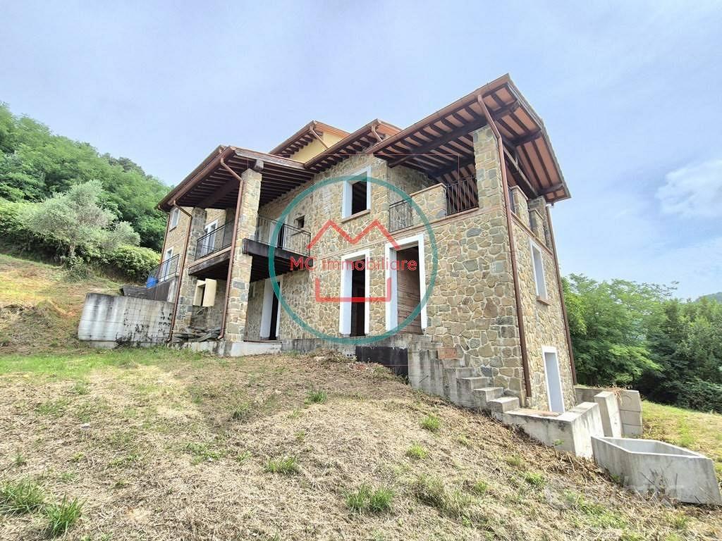 Rustico / Casale di 377 m² con più di 5 locali a M - Vista 5