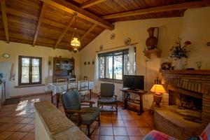 Casale con parco e dependance Collesalvetti