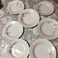 Vari piatti in ceramica e arcopal