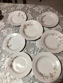 Vari piatti in ceramica e arcopal