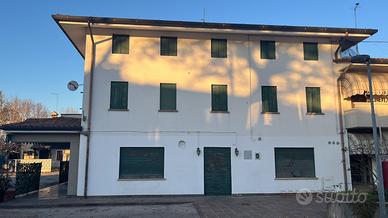 Bar-trattoria con appartamento