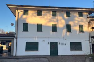 Bar-trattoria con appartamento