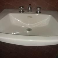 Lavabo usato in ceramica
