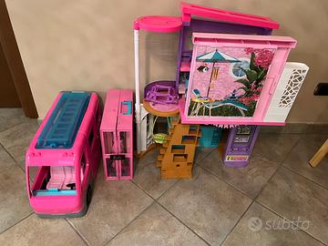 Casa, armadio e camper di Barbie