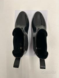 Stivaletto nero in gomma