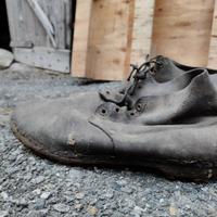 scarpe antiche cuoio legno VALDOSTANE