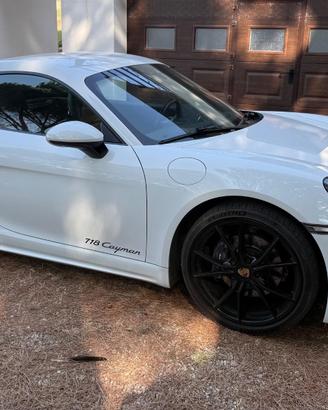 Porsche Cayman 718
