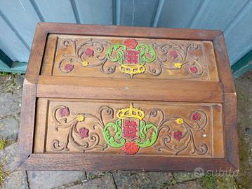 bauletto pappagallo in alabastro comodino