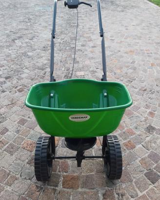 CARRELLO SPARGITORE PER GIARDINO E ALTRO