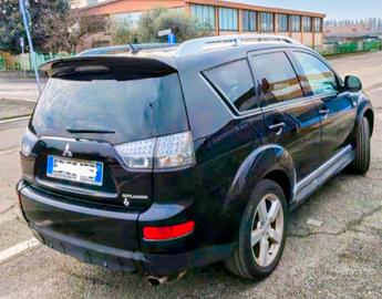Mitsubishi Outlander MIVEC Instyle GPL 7 posti 4x4