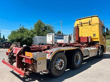 Scarrabile macchina operatrice