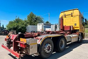 Scarrabile macchina operatrice