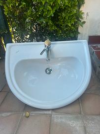 Landino bagno con colonna in ceramica bianca