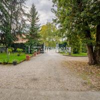 CASA INDIPENDENTE CON DUE APPARTAMENTI - ZONA TR