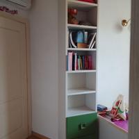 Libreria con cassettoni