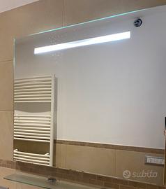 Specchio per bagno con luce LED
