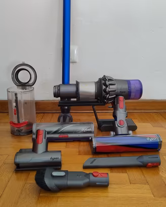 Dyson v11 Absolute con accessori (difetto di avvio