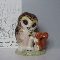 Statuetta Gufo con scoiattolo. Beatrix Potter