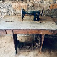 Necchi - Macchina da cucire d’epoca design vintage
