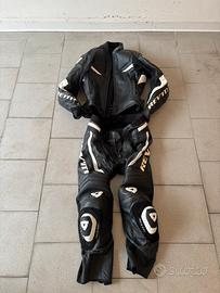 Tuta divisibile revit