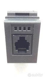 Presa telefonica plug living 4973