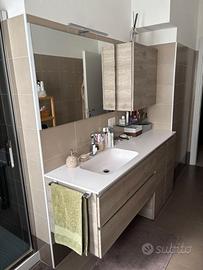 Bagno moderno + lavatrice Electrolux + Box Doccia